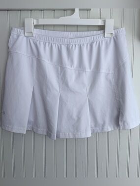 White Tennis Skort Size Large - Clean Classic